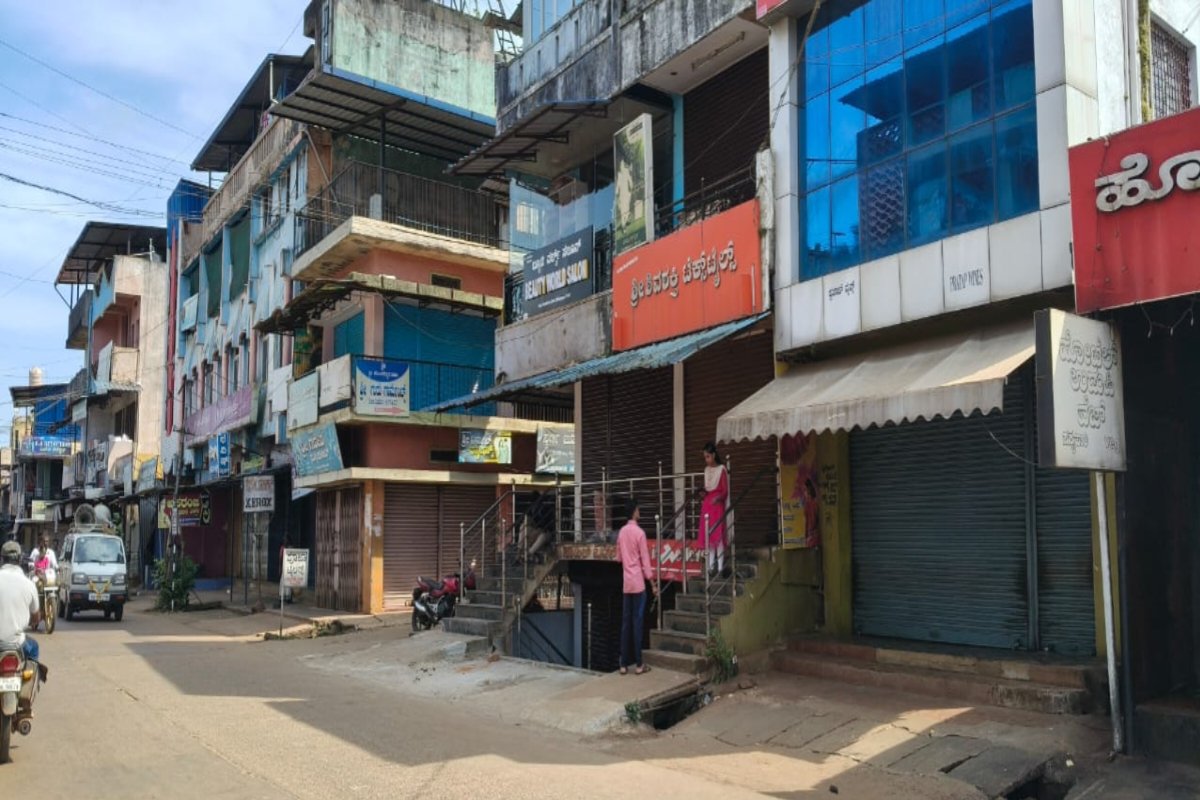 Toll gate: ಟೋಲ್ ಗೇಟ್ ವಿರೋಧಿಸಿ ಶಿಕಾರಿಪುರ ಬಂದ್ Shikaripura bandh to protest toll gate 1 Shikaripura