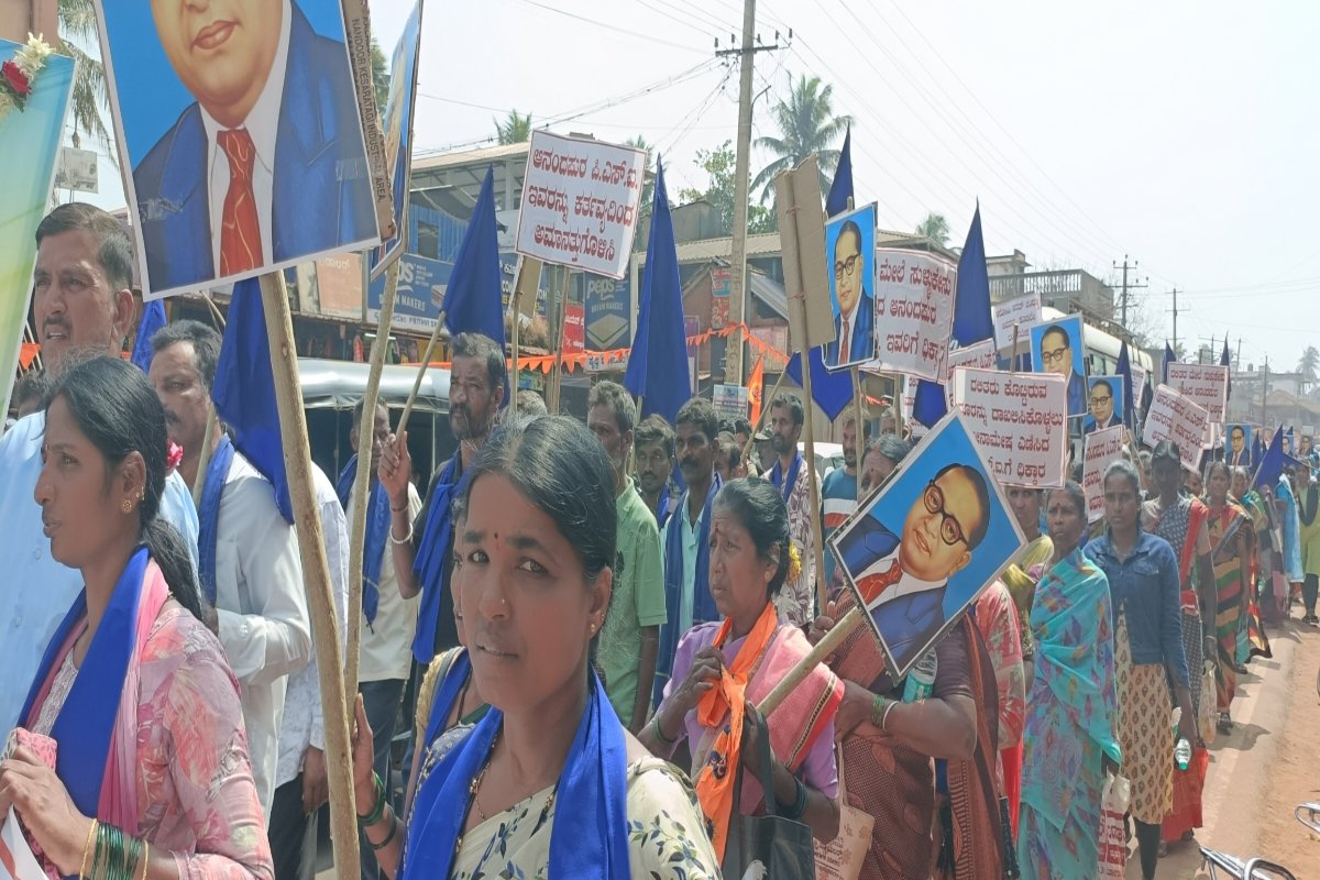 ಕರ್ತವ್ಯಲೋಪ ಆರೋಪ : ಪೊಲೀಸರ ವಿರುದ್ಧವೇ ಪ್ರತಿಭಟನೆ ನಡೆಸಿದ ದಲಿತ ಸಂಘಟನೆ. Allegations of dereliction of duty : The dalit organization that protested against the police. 1 protest